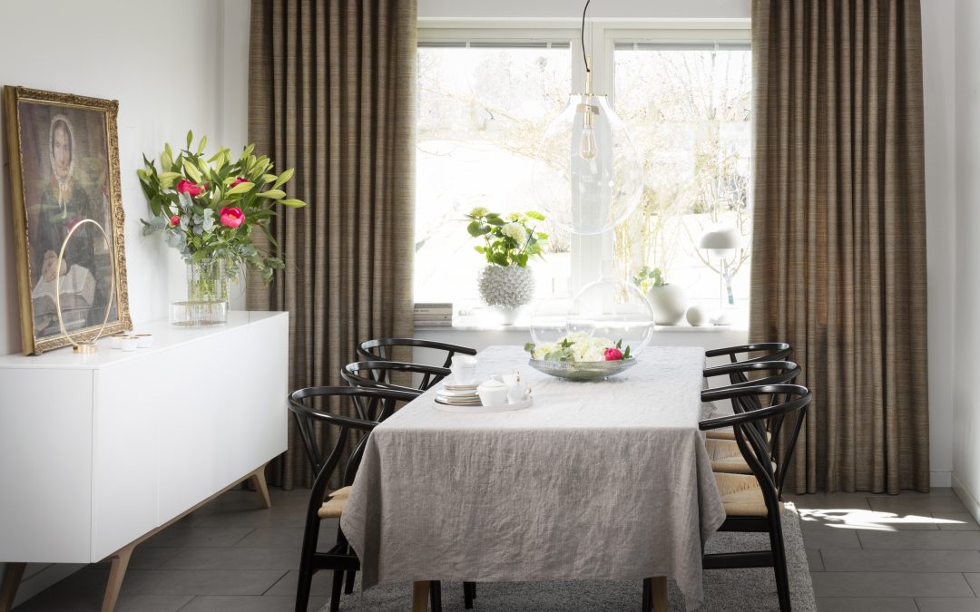 Så hänger du gardiner på rätt sätt – Små val som gör stor skillnad